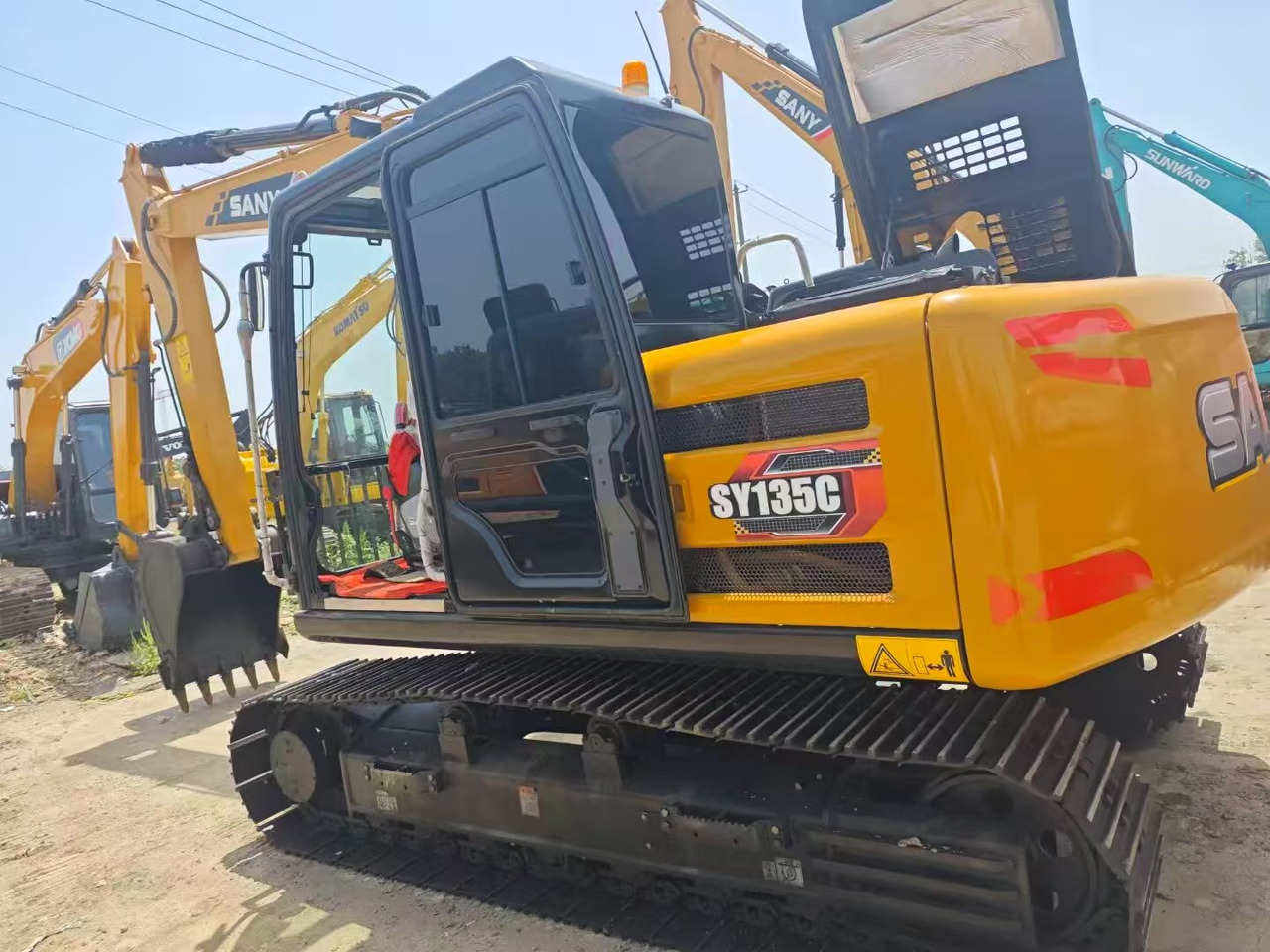 SANY 135C - Máy xúc bánh xích: hình 2 SANY 135C - Máy xúc bánh xích: hình 2