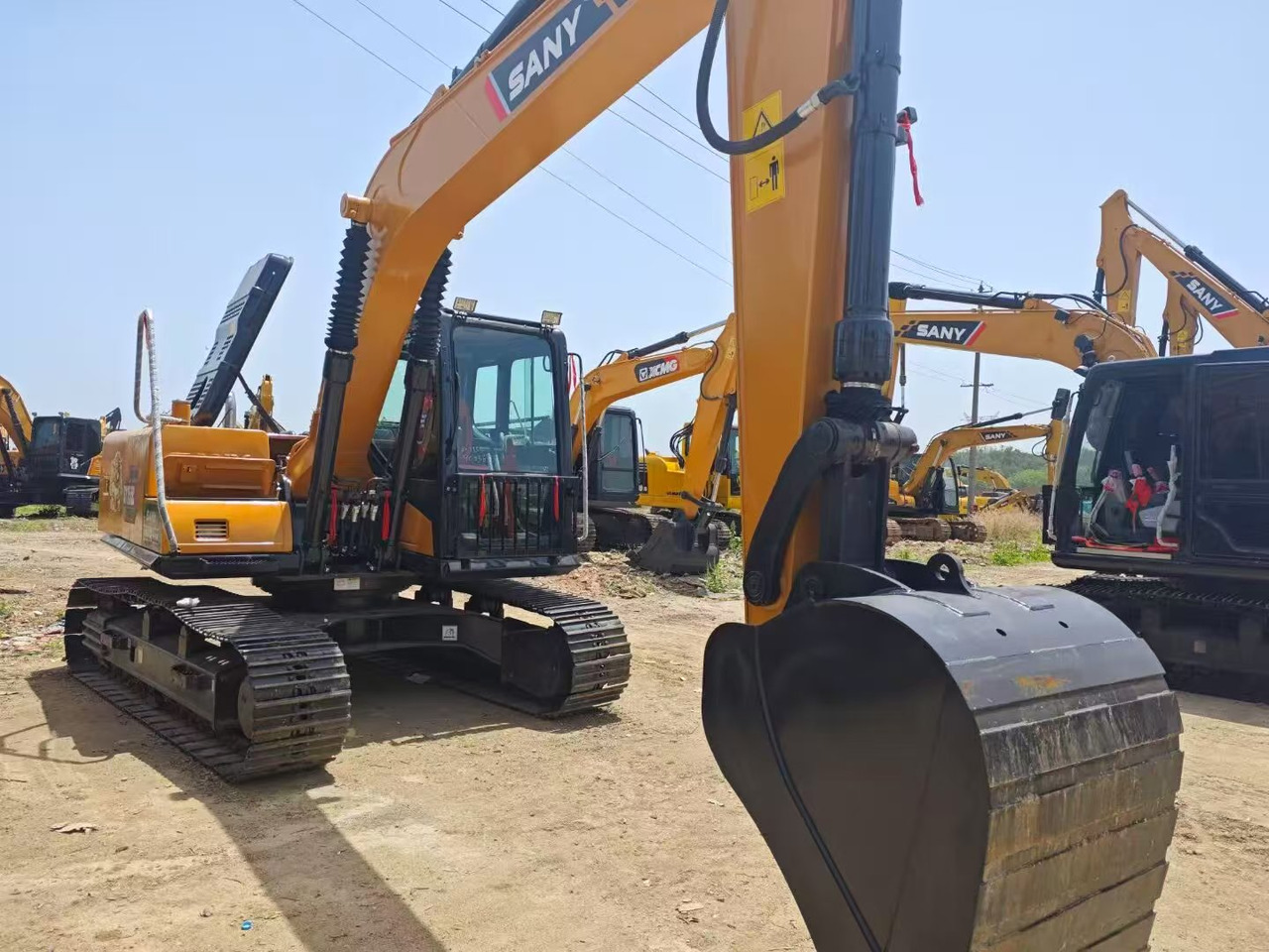 SANY 155c - Máy xúc bánh xích: hình 5 SANY 155c - Máy xúc bánh xích: hình 5