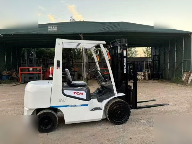 TCM 830 - Máy xúc lật bánh lốp: hình 4 TCM 830 - Máy xúc lật bánh lốp: hình 4