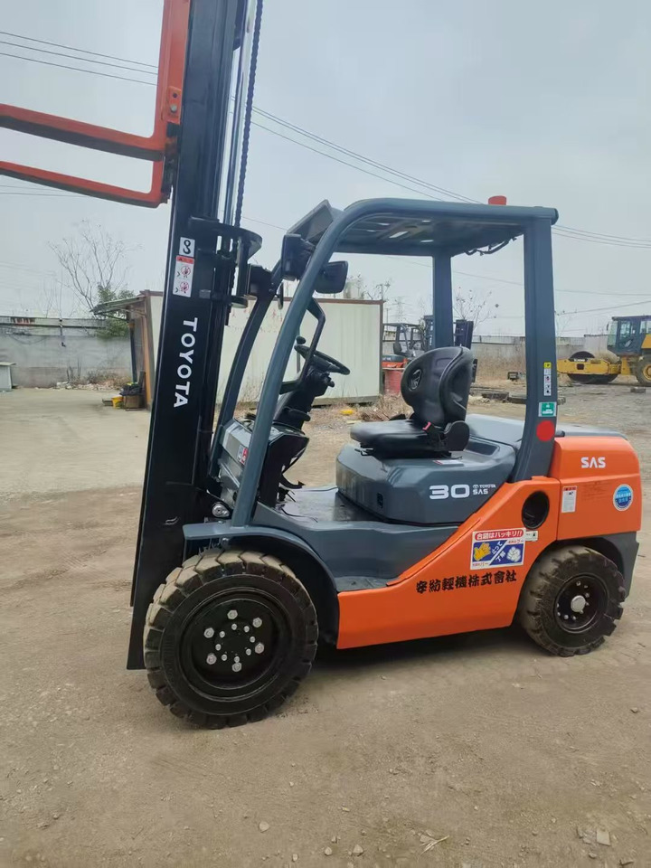 Toyata 3-ton - Máy nâng người thẳng đứng: hình 3 Toyata 3-ton - Máy nâng người thẳng đứng: hình 3