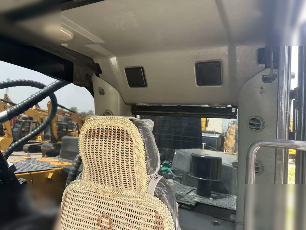 VOLVO EC300 - Máy xúc bánh xích: hình 2 VOLVO EC300 - Máy xúc bánh xích: hình 2