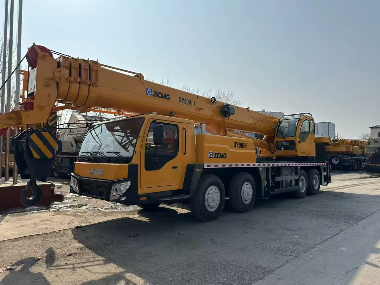 XCMG 50-ton - Cẩu bánh lốp: hình 2 XCMG 50-ton - Cẩu bánh lốp: hình 2
