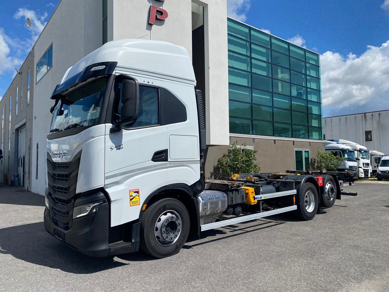 IVECO S-WAY AS260S48 - Xe tải khung gầm: hình 1 IVECO S-WAY AS260S48 - Xe tải khung gầm: hình 1