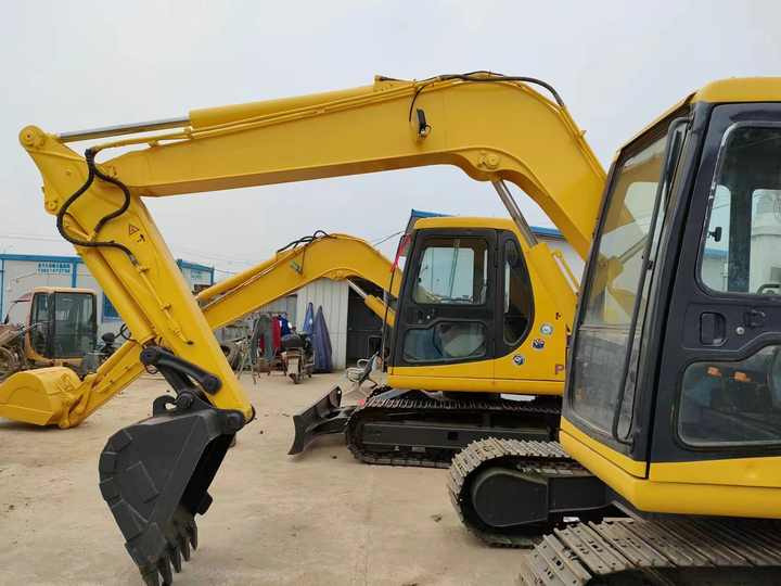 Cheap Used Komatsu PC60-7 Crawler Excavator with High Efficiency Used Heavy Machinery Komatsu P60-7 Digger Cheap for Sale - Máy xúc bánh xích: hình 3 Cheap Used Komatsu PC60-7 Crawler Excavator with High Efficiency Used Heavy Machinery Komatsu P60-7 Digger Cheap for Sale - Máy xúc bánh xích: hình 3