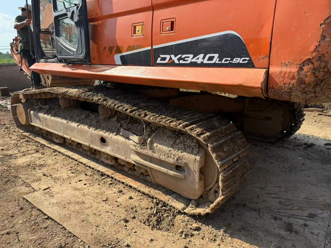 DOOSAN Original dx340 crawler excavator for sale good condition ready to work - Máy xúc bánh xích: hình 2 DOOSAN Original dx340 crawler excavator for sale good condition ready to work - Máy xúc bánh xích: hình 2