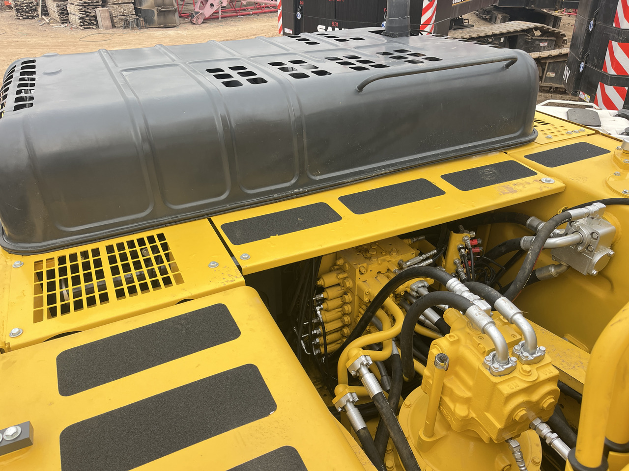 KOMATSU Crawler excavator Second-hand Excavator Komatsu PC 450-7for Sale-------Good Condition - Máy xúc bánh xích: hình 3 KOMATSU Crawler excavator Second-hand Excavator Komatsu PC 450-7for Sale-------Good Condition - Máy xúc bánh xích: hình 3