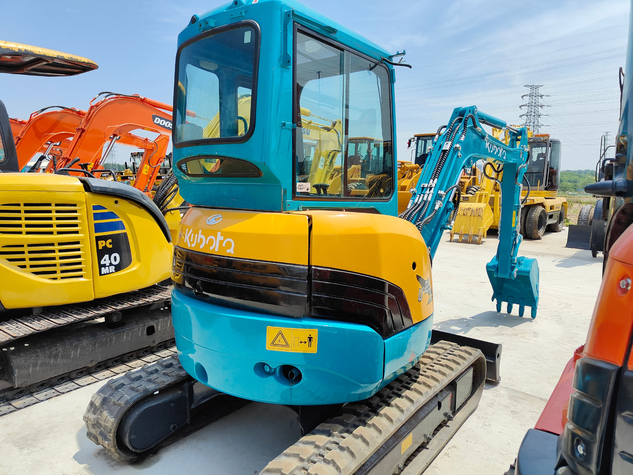 KUBOTA U25 - Máy xúc mini: hình 4 KUBOTA U25 - Máy xúc mini: hình 4