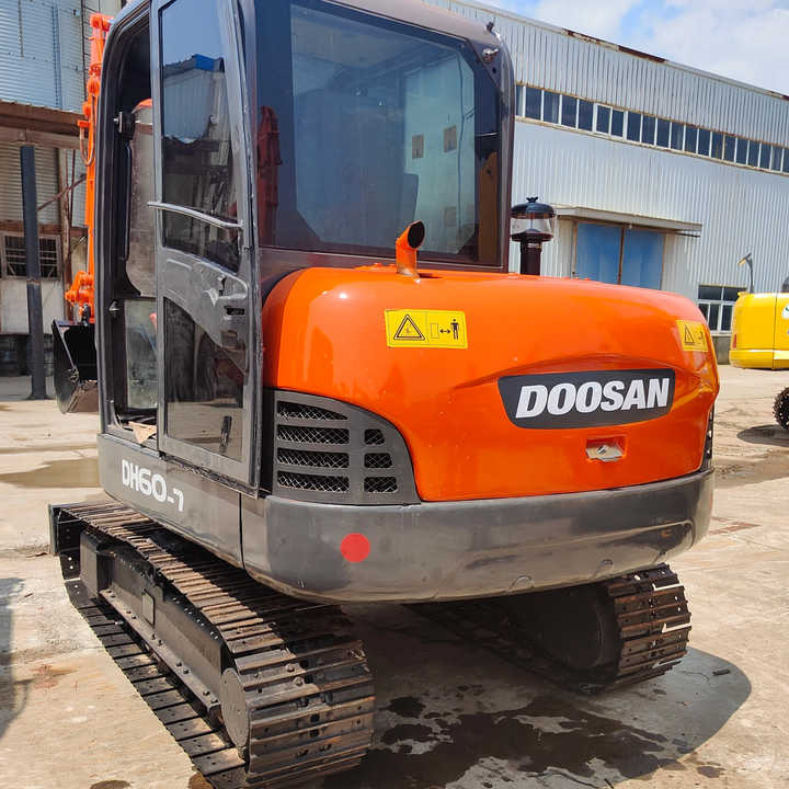 Original Second-hand Doosan DH60-7 Excavator Is in Good Condition Strong and Simple Maintenance - Máy xúc bánh xích: hình 4 Original Second-hand Doosan DH60-7 Excavator Is in Good Condition Strong and Simple Maintenance - Máy xúc bánh xích: hình 4
