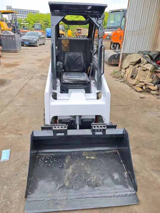 Second Hand Bobcat S70 Skid Steer Loader on Stock Excellent Performance Bobcat S70 S160 S300 330 Skid Steer for Sale - Máy xúc lật đa năng: hình 3 Second Hand Bobcat S70 Skid Steer Loader on Stock Excellent Performance Bobcat S70 S160 S300 330 Skid Steer for Sale - Máy xúc lật đa năng: hình 3