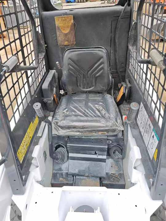 Second Hand Bobcat S70 Skid Steer Loader on Stock Excellent Performance Bobcat S70 S160 S300 330 Skid Steer for Sale - Máy xúc lật đa năng: hình 2 Second Hand Bobcat S70 Skid Steer Loader on Stock Excellent Performance Bobcat S70 S160 S300 330 Skid Steer for Sale - Máy xúc lật đa năng: hình 2