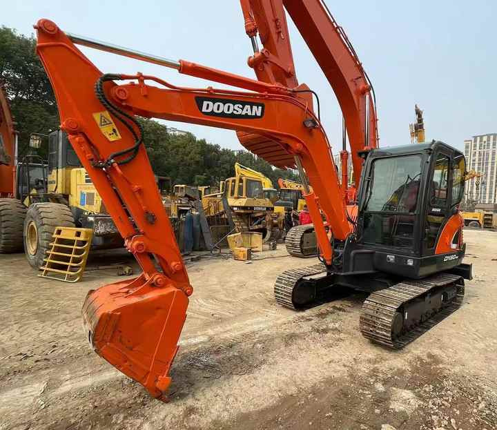 Second Hand Doosan Dx-60 Excavator for Sale - Máy xúc bánh xích: hình 1 Second Hand Doosan Dx-60 Excavator for Sale - Máy xúc bánh xích: hình 1