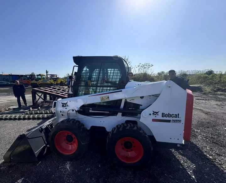 Skid Steer Loader Bobcat S550 Original Wheel Loader in Good Condition on Sale Bobcat 550 - Máy xúc lật đa năng: hình 1 Skid Steer Loader Bobcat S550 Original Wheel Loader in Good Condition on Sale Bobcat 550 - Máy xúc lật đa năng: hình 1