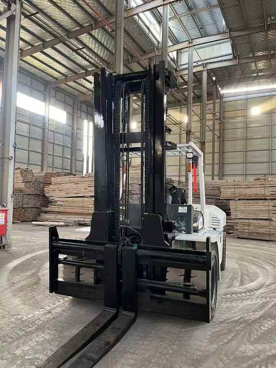 TCM 100 Diesel Forklift 10 Ton | Heavy-Duty Industrial Forklift | Warehouse/Construction Equipment - Xe nâng diesel: hình 4 TCM 100 Diesel Forklift 10 Ton | Heavy-Duty Industrial Forklift | Warehouse/Construction Equipment - Xe nâng diesel: hình 4