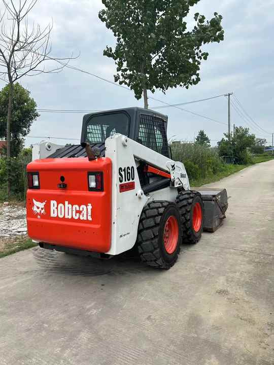 USED BOBCAT S160 Skid-steer Loader Bobcat S160 Carry Sweeper with Very Good Performance Is for Sale at a Low Price. - Máy xúc lật đa năng: hình 5 USED BOBCAT S160 Skid-steer Loader Bobcat S160 Carry Sweeper with Very Good Performance Is for Sale at a Low Price. - Máy xúc lật đa năng: hình 5