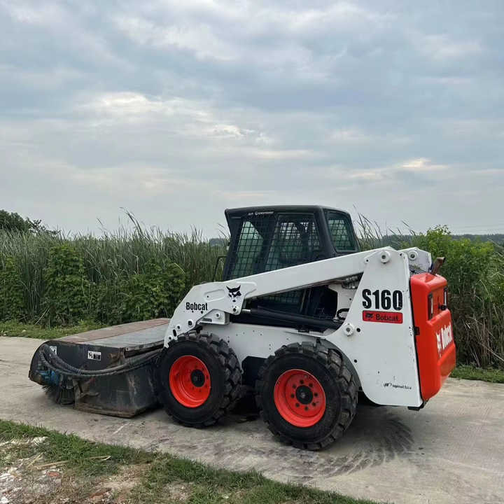 USED BOBCAT S160 Skid-steer Loader Bobcat S160 Carry Sweeper with Very Good Performance Is for Sale at a Low Price. - Máy xúc lật đa năng: hình 1 USED BOBCAT S160 Skid-steer Loader Bobcat S160 Carry Sweeper with Very Good Performance Is for Sale at a Low Price. - Máy xúc lật đa năng: hình 1