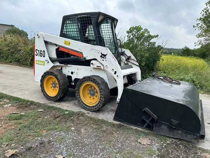 USED BOBCAT S160 Skid-steer Loader with Very Good Performance Is for Sale at a Low Price. - Máy xúc lật đa năng: hình 2 USED BOBCAT S160 Skid-steer Loader with Very Good Performance Is for Sale at a Low Price. - Máy xúc lật đa năng: hình 2