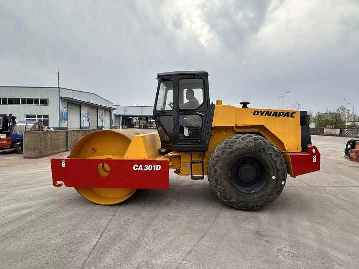 Used Dynapac CA301 Vibratory Roller with Less Working Time and Superior Performance Used Dynapac 251d/301D Roller for Sale - Máy đầm: hình 2 Used Dynapac CA301 Vibratory Roller with Less Working Time and Superior Performance Used Dynapac 251d/301D Roller for Sale - Máy đầm: hình 2