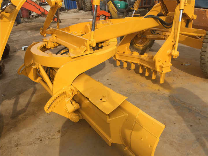 Used Komatsu GD305 Motor Grader Cheap Price Komatsu Road Grader GD305 Good Condition in China - Máy san: hình 2 Used Komatsu GD305 Motor Grader Cheap Price Komatsu Road Grader GD305 Good Condition in China - Máy san: hình 2