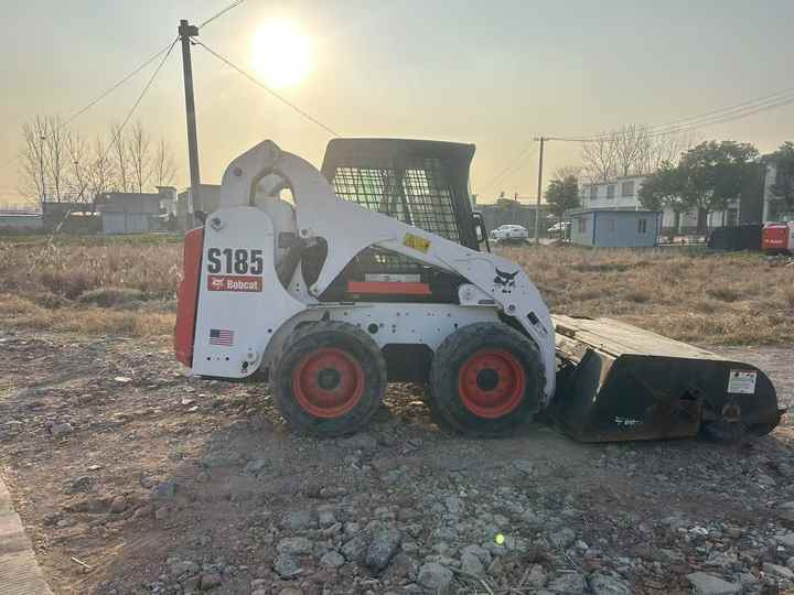 Used bobcat s185 skid steer loader on sale 100% excellent condition bobcat brand s185 s300 s550 s16 s18 skid steer sale - Máy xúc lật đa năng: hình 3 Used bobcat s185 skid steer loader on sale 100% excellent condition bobcat brand s185 s300 s550 s16 s18 skid steer sale - Máy xúc lật đa năng: hình 3