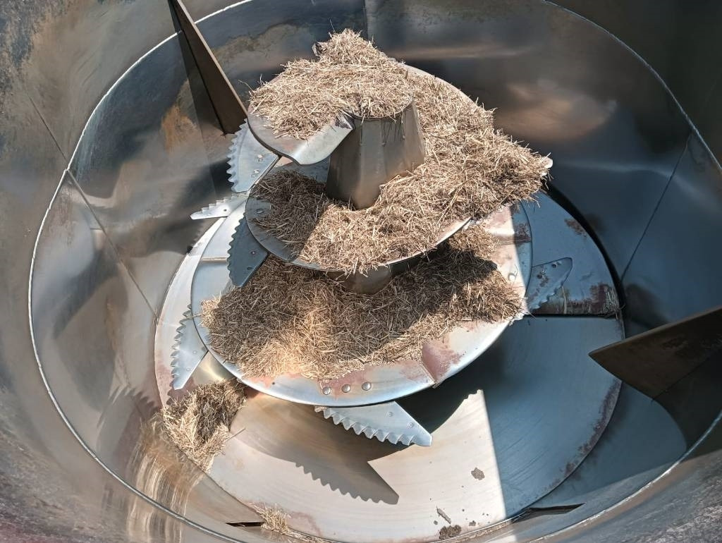 AGM W14 MC - Xe trộn thức ăn gia súc: hình 3 AGM W14 MC - Xe trộn thức ăn gia súc: hình 3