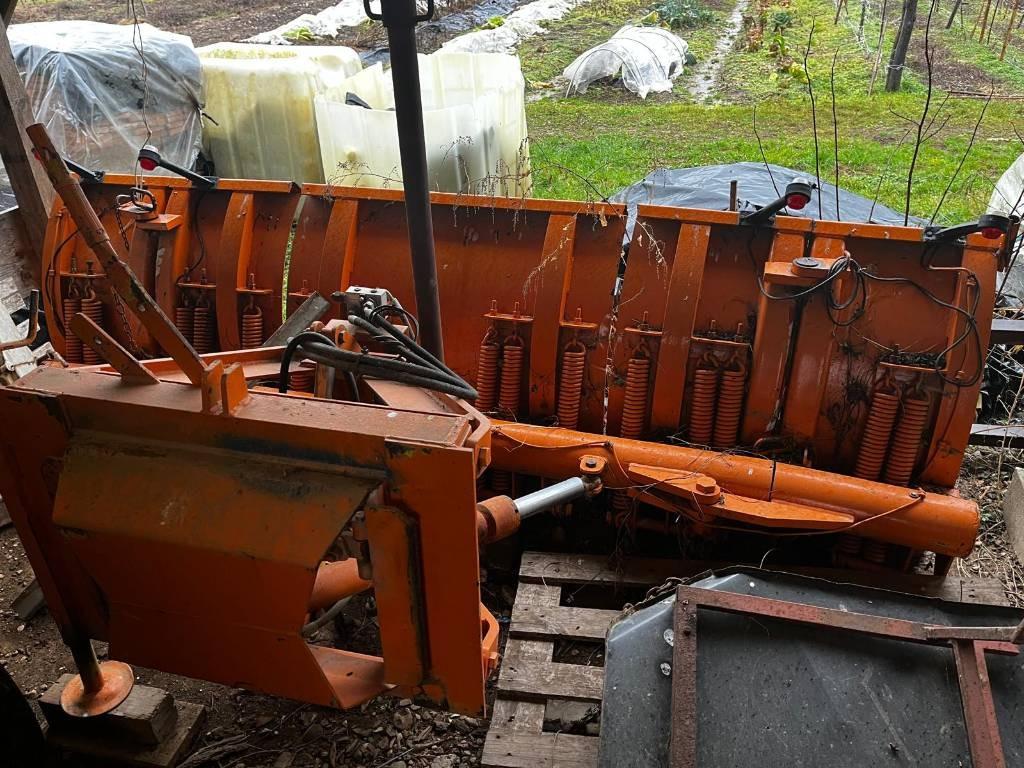 BOMBELLI LAMA 3 MT - Cày tuyết cho Máy móc nông nghiệp: hình 1 BOMBELLI LAMA 3 MT - Cày tuyết cho Máy móc nông nghiệp: hình 1