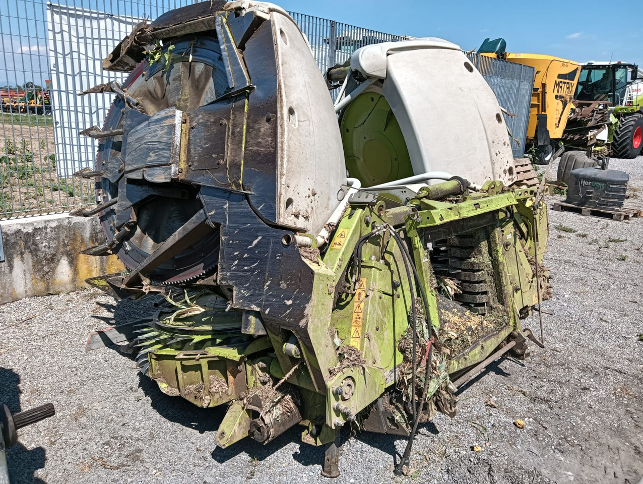 CLAAS ORBIS 600 - Đính kèm máy gặt đập thức ăn gia súc: hình 4 CLAAS ORBIS 600 - Đính kèm máy gặt đập thức ăn gia súc: hình 4