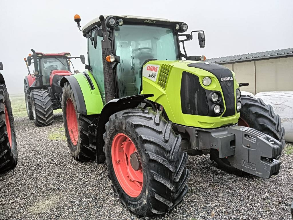 Claas Arion 440 - Máy cày: hình 1 Claas Arion 440 - Máy cày: hình 1
