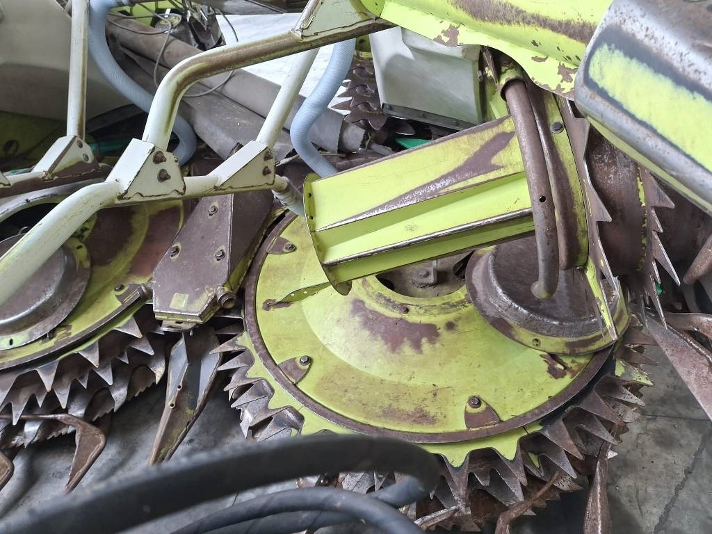 Claas Orbis 450 - Trang thiết bị dàn trải: hình 3 Claas Orbis 450 - Trang thiết bị dàn trải: hình 3