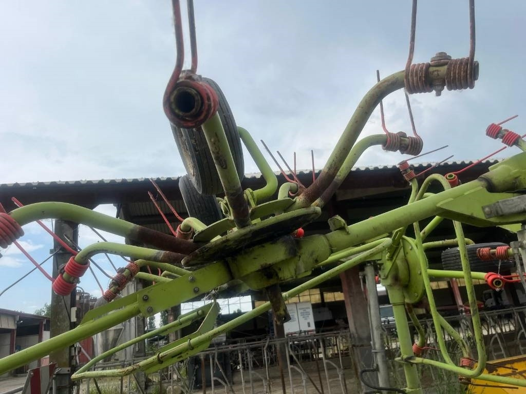 Claas Volto 1050 T - Dàn trải/ Cào: hình 4 Claas Volto 1050 T - Dàn trải/ Cào: hình 4
