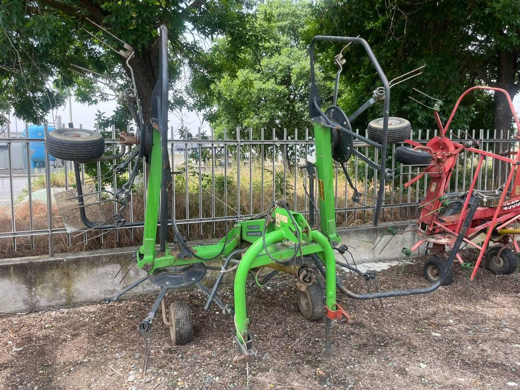 Deutz-fahr 5221 - Dàn trải/ Cào: hình 1 Deutz-fahr 5221 - Dàn trải/ Cào: hình 1