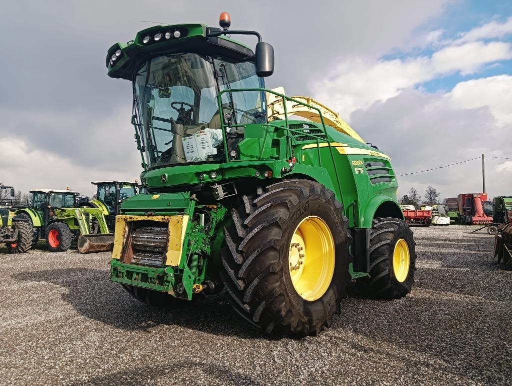 John Deere 8800 - Máy gặt đập thức ăn gia súc: hình 2 John Deere 8800 - Máy gặt đập thức ăn gia súc: hình 2