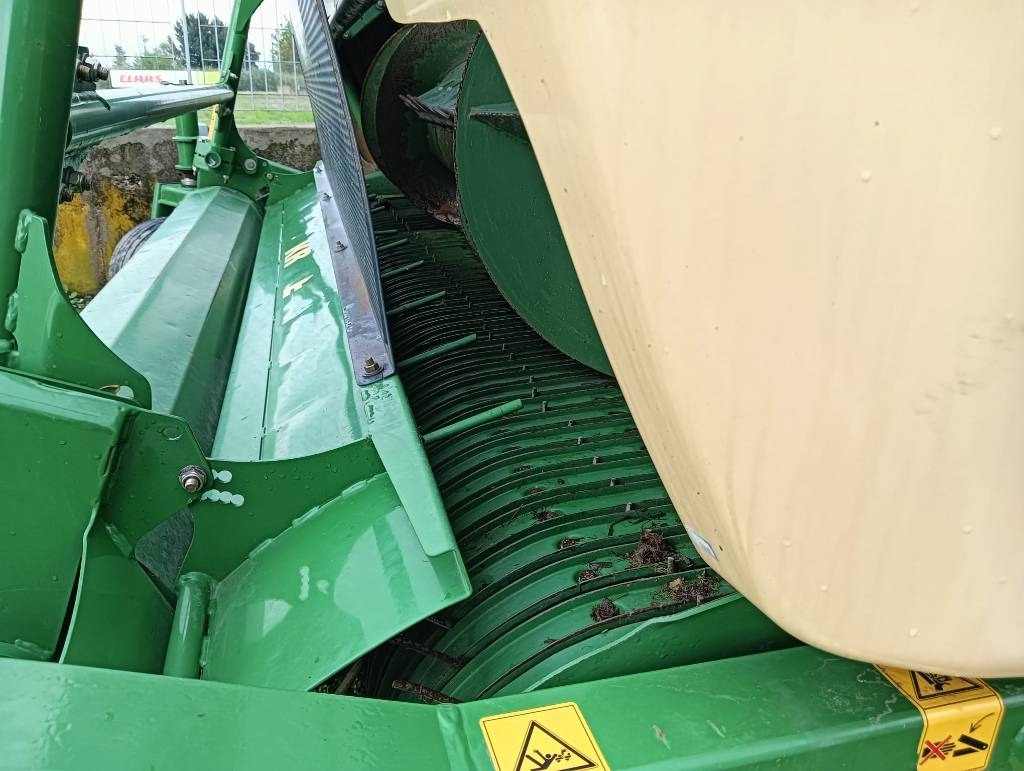Krone Easy Flow 300 - Máy gặt đập thức ăn gia súc: hình 5 Krone Easy Flow 300 - Máy gặt đập thức ăn gia súc: hình 5
