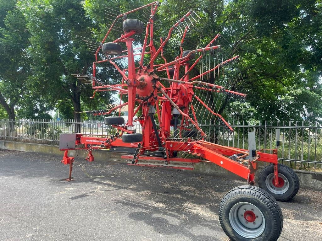Kuhn GA 8121 - Dàn trải/ Cào: hình 4 Kuhn GA 8121 - Dàn trải/ Cào: hình 4