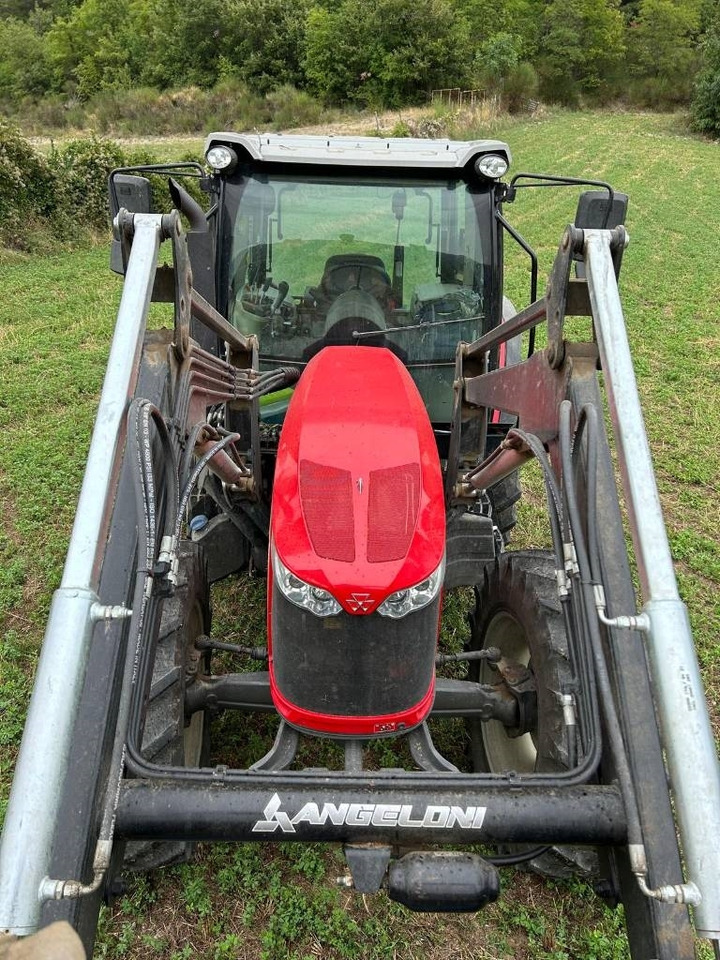 Massey Ferguson 5710 - Máy cày: hình 4 Massey Ferguson 5710 - Máy cày: hình 4