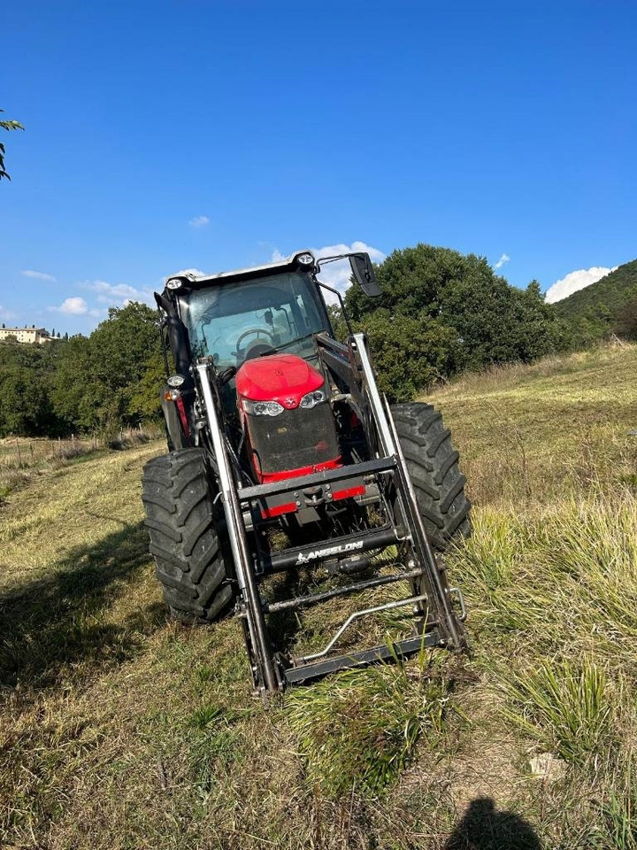 Massey Ferguson 5710 - Máy cày: hình 5 Massey Ferguson 5710 - Máy cày: hình 5