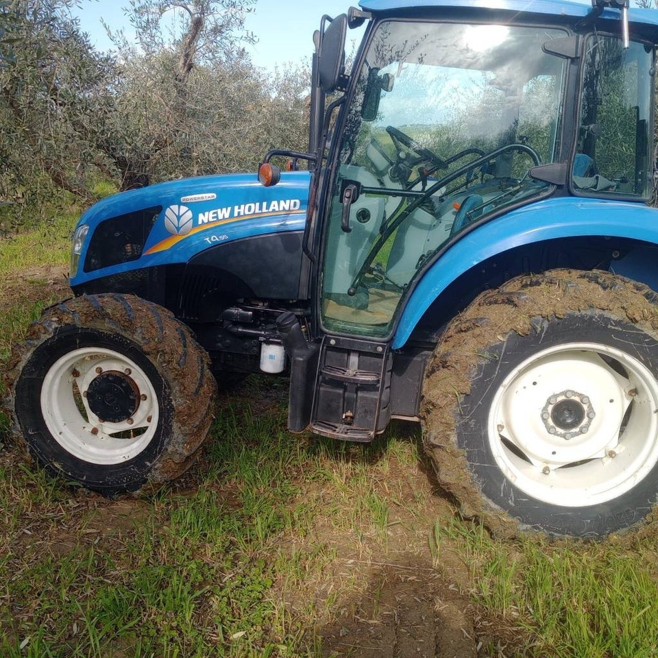 New Holland T 4.55 - Máy cày: hình 2 New Holland T 4.55 - Máy cày: hình 2