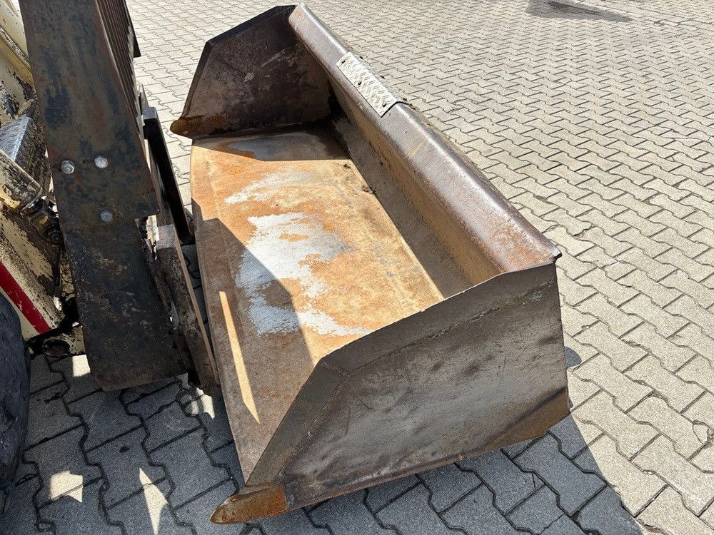 Bobcat 970 - Máy xúc lật đa năng: hình 4 Bobcat 970 - Máy xúc lật đa năng: hình 4