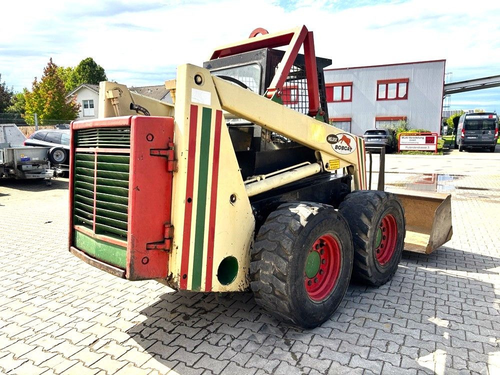 Bobcat 970 - Máy xúc lật đa năng: hình 2 Bobcat 970 - Máy xúc lật đa năng: hình 2