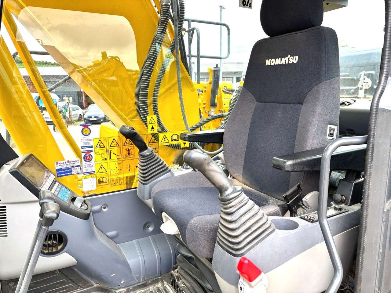 Komatsu PC210LC-11E0 - Máy xúc bánh xích: hình 3 Komatsu PC210LC-11E0 - Máy xúc bánh xích: hình 3