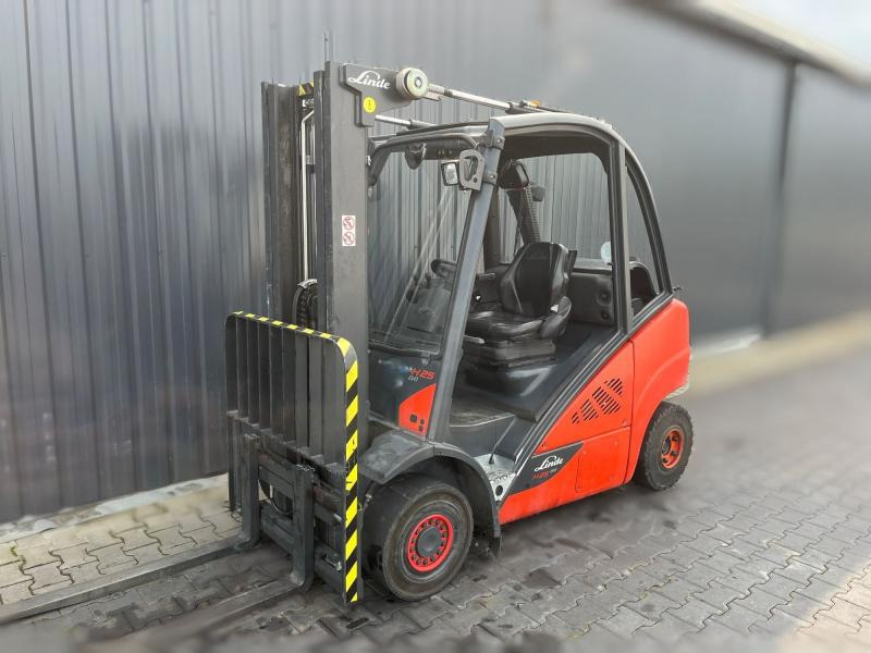 Fenwick H25T-02 - Xe nâng gas: hình 1 Fenwick H25T-02 - Xe nâng gas: hình 1