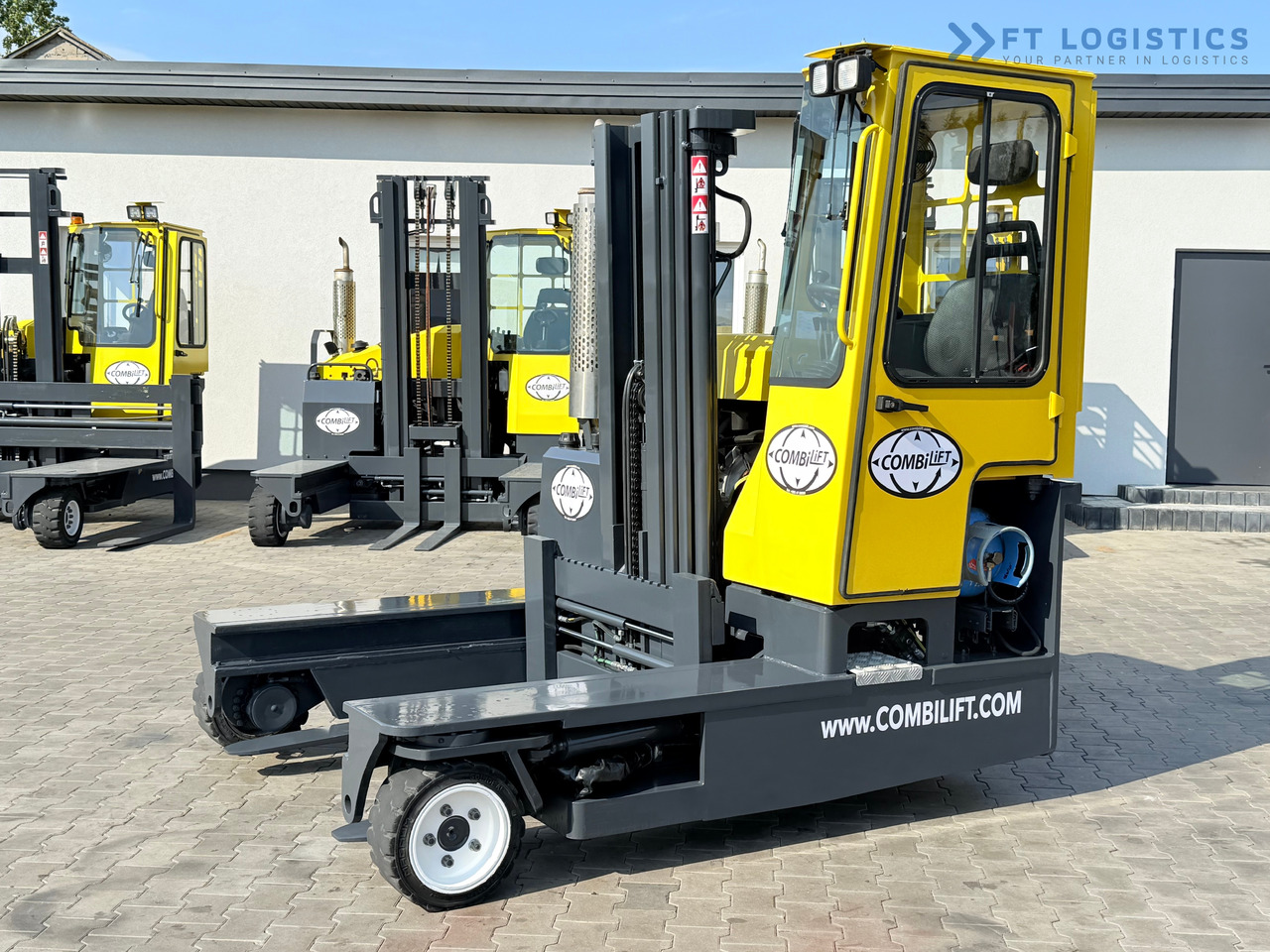 COMBILIFT C3000 / GAS / TRIPLEX - 4900MM / ONLY 1537 HOURS / FORK POSITIONER / CABIN / LIKE NEW - Xe tải tiếp cận 4 hướng: hình 2 COMBILIFT C3000 / GAS / TRIPLEX - 4900MM / ONLY 1537 HOURS / FORK POSITIONER / CABIN / LIKE NEW - Xe tải tiếp cận 4 hướng: hình 2