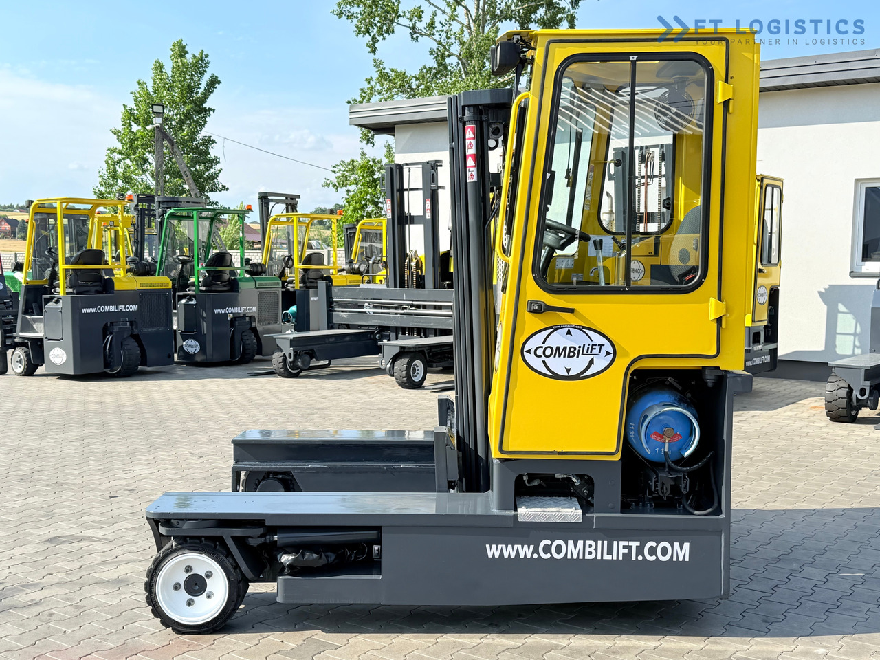 COMBILIFT C3000 / GAS / TRIPLEX - 4900MM / ONLY 1537 HOURS / FORK POSITIONER / CABIN / LIKE NEW - Xe tải tiếp cận 4 hướng: hình 3 COMBILIFT C3000 / GAS / TRIPLEX - 4900MM / ONLY 1537 HOURS / FORK POSITIONER / CABIN / LIKE NEW - Xe tải tiếp cận 4 hướng: hình 3