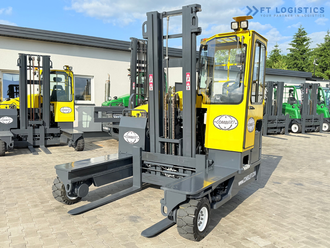 COMBILIFT C4000 / DIESEL / DUPLEX - 4100MM / FORK POSITIONER / ONLY 2951 MTH / LIKE NEW - Xe tải tiếp cận 4 hướng: hình 2 COMBILIFT C4000 / DIESEL / DUPLEX - 4100MM / FORK POSITIONER / ONLY 2951 MTH / LIKE NEW - Xe tải tiếp cận 4 hướng: hình 2