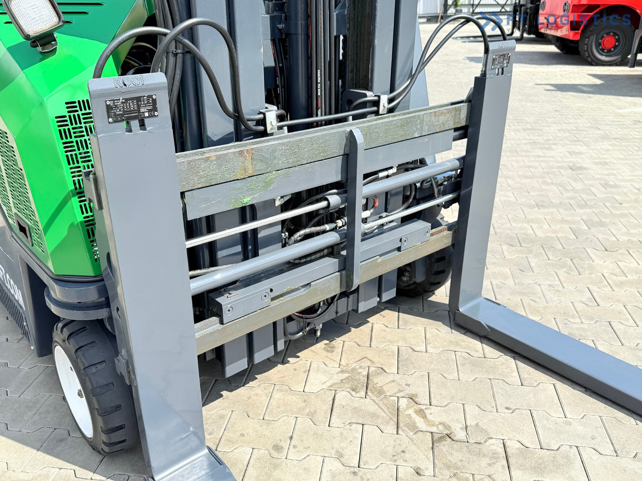 COMBILIFT CB2500 / DIESEL / EXTENDABLE FORKS / TRIPLEX / 5500MM / FREE LIFT / SIDE SHIFT / FORK POSITIONER / LIKE NEW - Xe tải tiếp cận 4 hướng: hình 5 COMBILIFT CB2500 / DIESEL / EXTENDABLE FORKS / TRIPLEX / 5500MM / FREE LIFT / SIDE SHIFT / FORK POSITIONER / LIKE NEW - Xe tải tiếp cận 4 hướng: hình 5