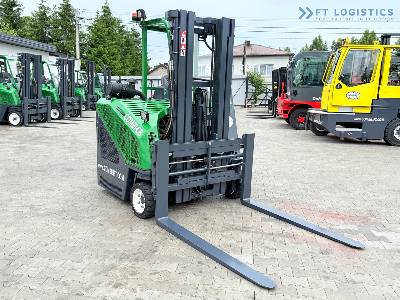 COMBILIFT CB3000 / DIESEL / TRIPLEX 4900MM / FREE LIFT / SIDESHIFT / FORK POSITIONER / 1500MM FORKS / LIKE NEW - Xe tải tiếp cận 4 hướng: hình 5 COMBILIFT CB3000 / DIESEL / TRIPLEX 4900MM / FREE LIFT / SIDESHIFT / FORK POSITIONER / 1500MM FORKS / LIKE NEW - Xe tải tiếp cận 4 hướng: hình 5