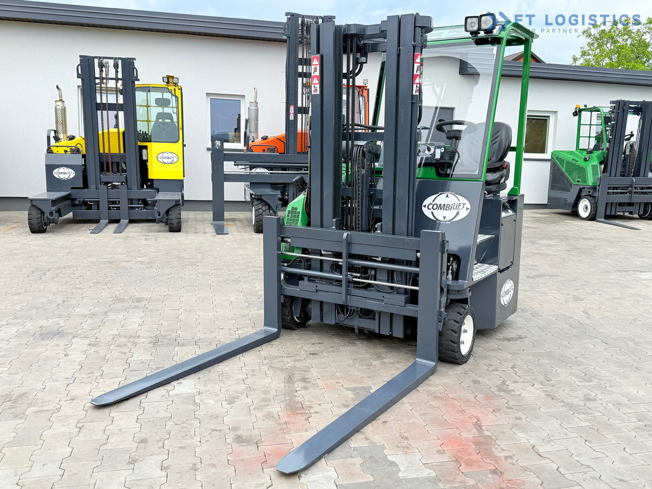 COMBILIFT CB3000 / DIESEL / TRIPLEX 4900MM / FREE LIFT / SIDESHIFT / FORK POSITIONER / 1500MM FORKS / LIKE NEW - Xe tải tiếp cận 4 hướng: hình 4 COMBILIFT CB3000 / DIESEL / TRIPLEX 4900MM / FREE LIFT / SIDESHIFT / FORK POSITIONER / 1500MM FORKS / LIKE NEW - Xe tải tiếp cận 4 hướng: hình 4