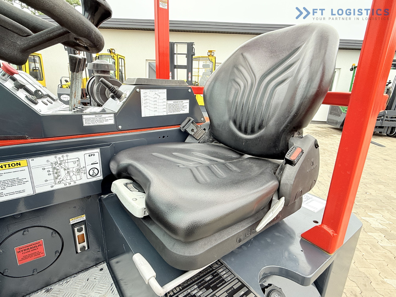 COMBILIFT Combilift C3000CB – TRIPLEX 6000mm – Year 2016 / Only 2,161 hours / Free Lift / Fork Positioner / Diesel - Xe tải tiếp cận 4 hướng: hình 4 COMBILIFT Combilift C3000CB – TRIPLEX 6000mm – Year 2016 / Only 2,161 hours / Free Lift / Fork Positioner / Diesel - Xe tải tiếp cận 4 hướng: hình 4
