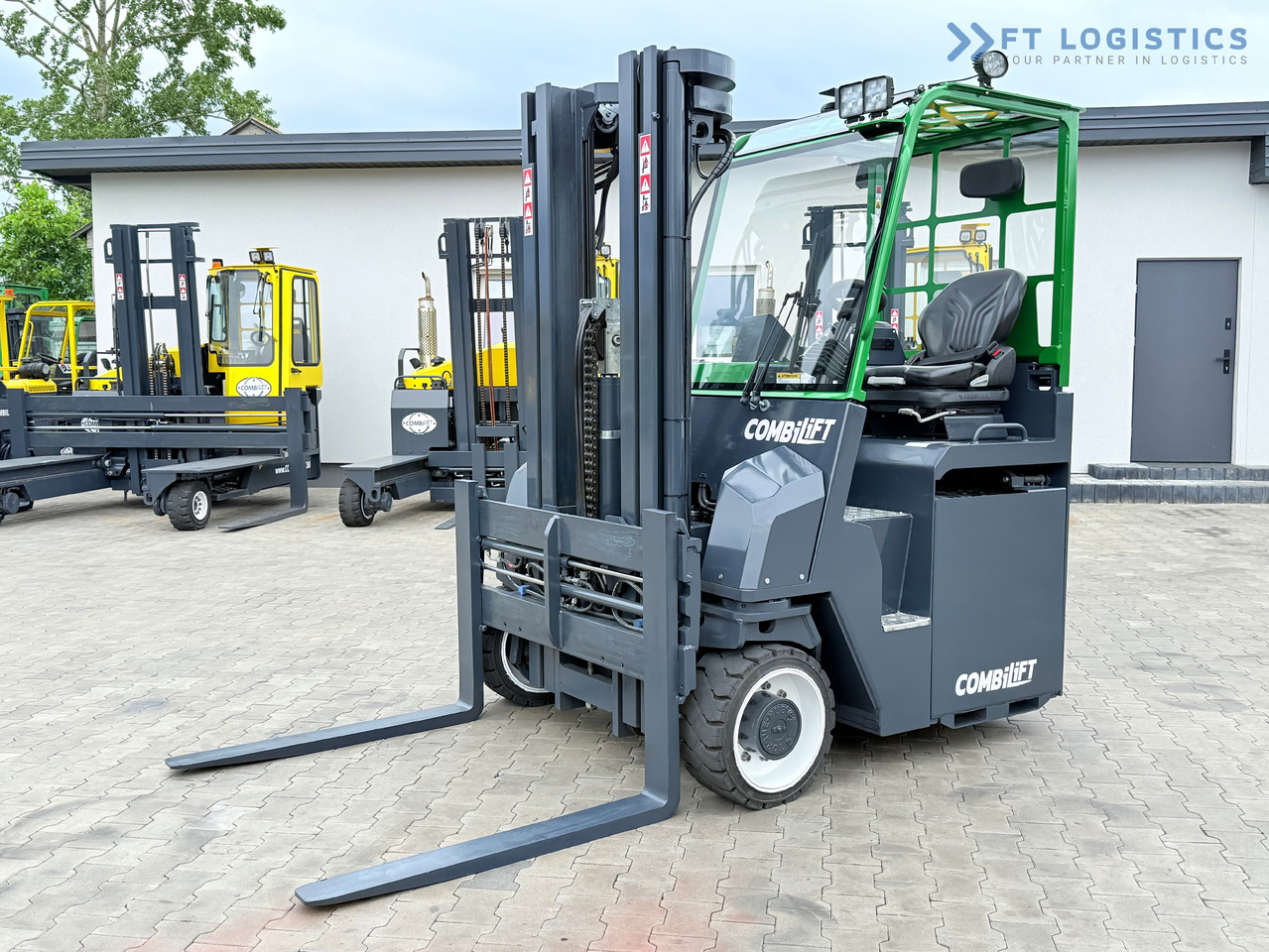 COMBILIFT Combilift CBE4000 / TRIPLEX 5200MM / ELECTRIC / FREE LIFT / FORK POSITIONER / SIDESHIFT / LIKE NEW - Xe tải tiếp cận 4 hướng: hình 1 COMBILIFT Combilift CBE4000 / TRIPLEX 5200MM / ELECTRIC / FREE LIFT / FORK POSITIONER / SIDESHIFT / LIKE NEW - Xe tải tiếp cận 4 hướng: hình 1