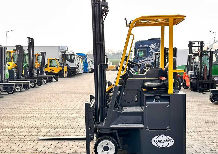Combilift C2500CB / DUPLEX / 4100MM / DIESEL / FREE LIFT / FORK POSITIONER / SIDE SHIFT / LIKE NEW - Xe tải tiếp cận 4 hướng: hình 3 Combilift C2500CB / DUPLEX / 4100MM / DIESEL / FREE LIFT / FORK POSITIONER / SIDE SHIFT / LIKE NEW - Xe tải tiếp cận 4 hướng: hình 3