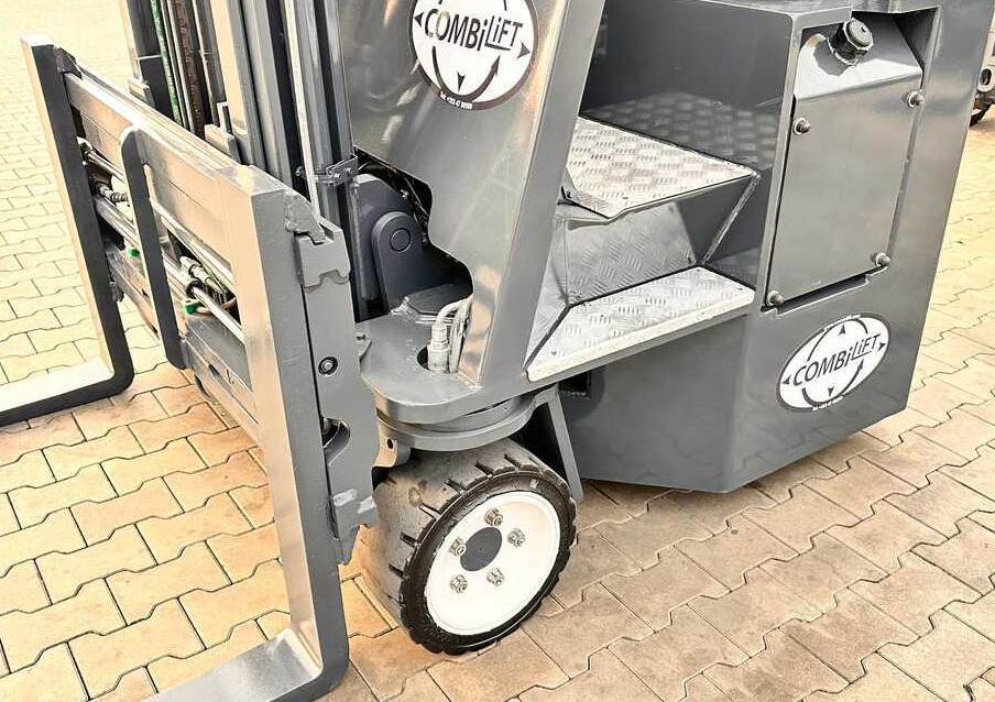 Combilift C2500CB / DUPLEX / 4100MM / DIESEL / FREE LIFT / FORK POSITIONER / SIDE SHIFT / LIKE NEW - Xe tải tiếp cận 4 hướng: hình 4 Combilift C2500CB / DUPLEX / 4100MM / DIESEL / FREE LIFT / FORK POSITIONER / SIDE SHIFT / LIKE NEW - Xe tải tiếp cận 4 hướng: hình 4